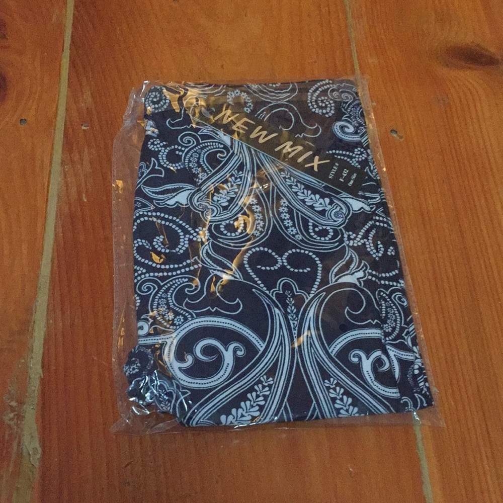 1 pair of leggings